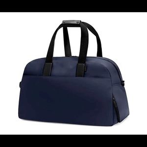 Away Travel weekender bag like new! Dark navy with black trim